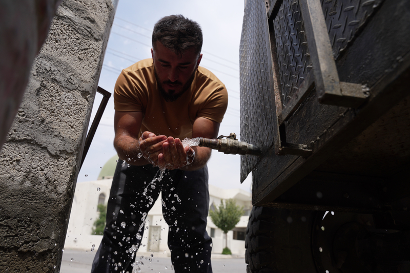 <p>Tar�mda suyun daha az kullan�lmas� i�in bir �al��ma yap�ld���n� belirten S�dd�k, 'Irak'ta tar�m arazilerinin y�zde 50'si susuzluk nedeniyle kullan�lam�yor.' demi�ti.</p>