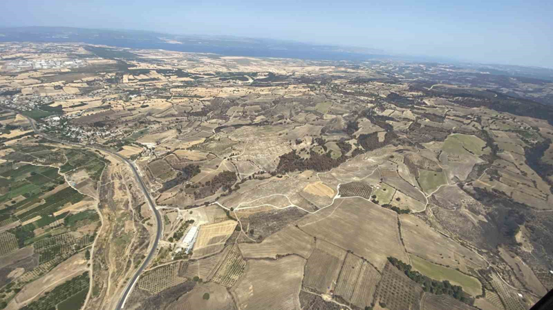 <p>Yangında 2 bin 650 hektarı ormanlık alan olmak üzere 4 bin 80 hektar alan yanarak, küle döndü. </p>