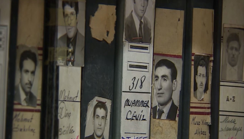 <p>Kurulduu gnden bu yana alan personel listesinden kullanlan malzemeler ve kasa defterine kadar her eyin orijinal olarak muhafaza edildii fabrika, personelin zlk dosyalar ve vesikalk fotoraflarla birlikte adeta tarihe k tutuyor. Milletin azmi anlamna gelen Azmi Milli Un Fabrikas 1924'ten 1997 ylna kadar un retimine devam ederken, 1997 ylndan sonra Aksaray Belediyesi tarafndan mzeye dntrlerek ziyaretilerini arlyor.</p>