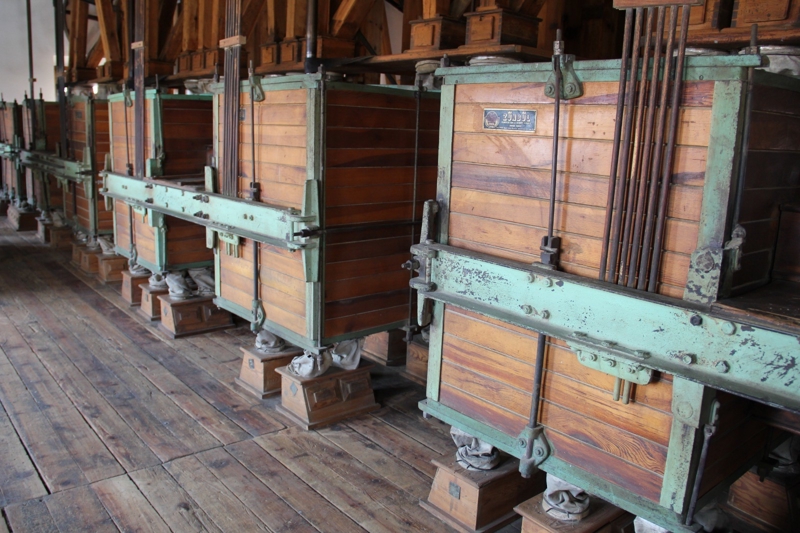 <p>Tabii ki bu fabrikamz faaliyetteyken yine Aksaray Mamasn Barajmzdan elde edilen hidroelektrik santrali kurulmu ve hidroelektrikle bu fabrikamza elektrik temini yaplyor. Fazla gelen elektrik de ehrimizin ihtiyacnda kullanlyor. Bu haliyle de fabrikamz hem un ihtiyacnn karlanmasnda, ayn zamanda ehrimizin elektrik ihtiyacna cevap vermesi, katk salamasyla da nem arz ediyor' dedi.</p>