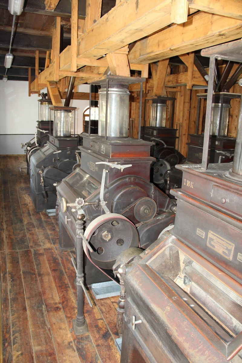 <p>Bu fabrikamz 73 yl hizmet veriyor. 1997 ylna kadar retimini srdryor ve vatandalarmza, lkemize katma deer salayan bir fabrikamz. 1997 ylndan itibaren de Aksaray Belediyemize ait olarak u anda mze hizmeti vermektedir. Bilim ve Sanayi Mzesi eklinde vatandalarmza hizmet veriyor. </p>