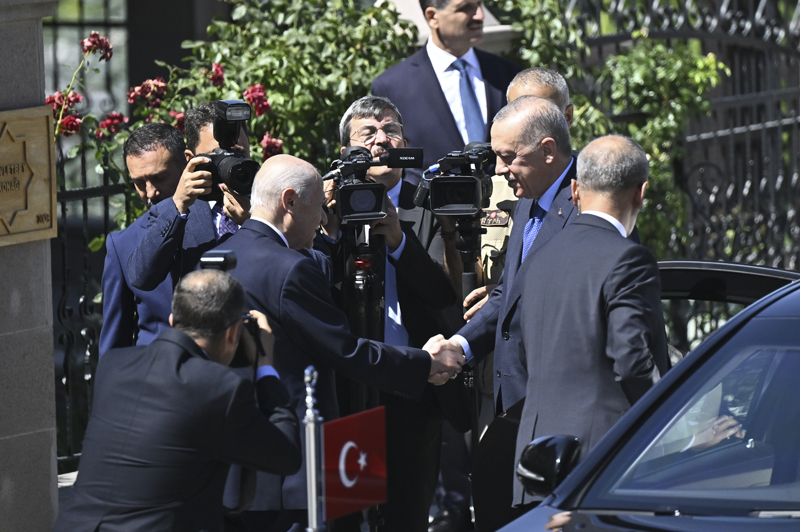 <p>Bahçeli'nin Beytepe'deki konutunda gerçekleşen görüşme, 50 dakika sürdü.</p>