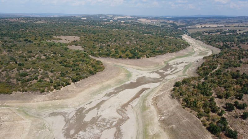 Keramettin Köyü Sulama Kooperatifi Başkanı ve Muhtar Erdoğan Uzun, gazetecilere yaptığı açıklamada, son yılların en kurak döneminin yaşandığını söyledi.