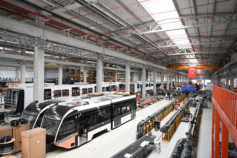 <p>'Hükümet olarak üretimde yerli ve milliliği ilk sırada tutarak, her zaman firmalarımızın destekçisi olduk. Yapısal reformlar, yasal düzenlemeler ile hayata geçirdiğimiz projelerde yerli üretimi destekledik ve artırma gayreti içinde olduk.</p>