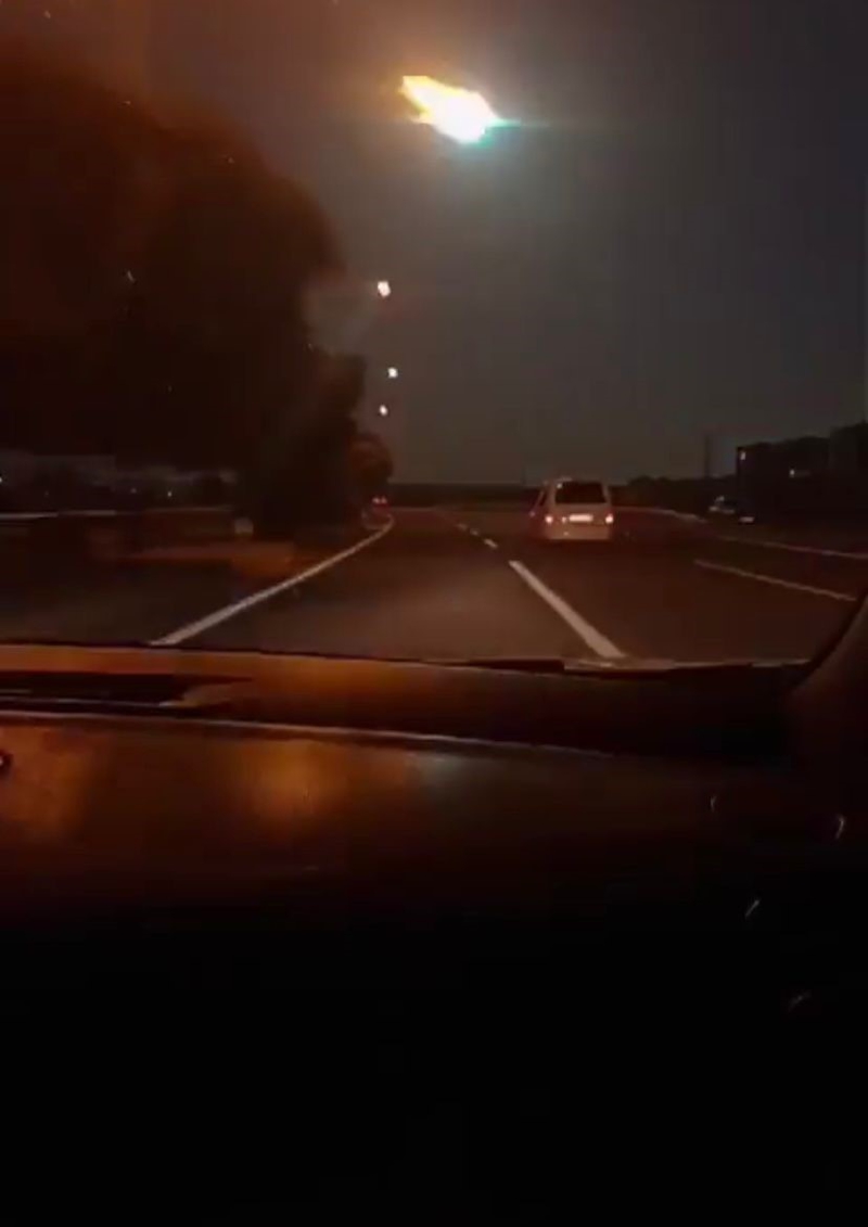 <p>Ad�yaman ve �anl�urfa'da da vatanda�lar bir ���k g�rd�klerini belirterek, meteor d��t���n� iddia etti.</p>