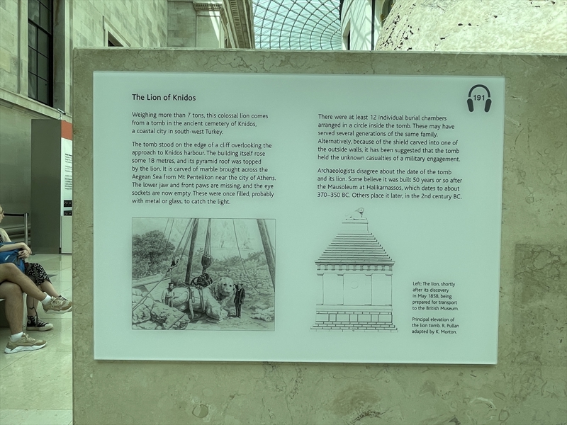 <p>Osmanl� sanat� ve k�lt�r�ne ili�kin eserlerin sergilendi�i '�slam D�nyas�' salonunda, �stanbul'daki Mimar Sinan eseri �inili Hamam�'n�n �inileri, koleksiyoner John Henderson'un �l�m�n�n ard�ndan ba���lad��� �ini e�yalar ile m�zenin ilk y�neticilerinden Augustus Wollaston Franks'�n ba���lad��� ya da sat�n ald��� eserler bulunuyor.</p>