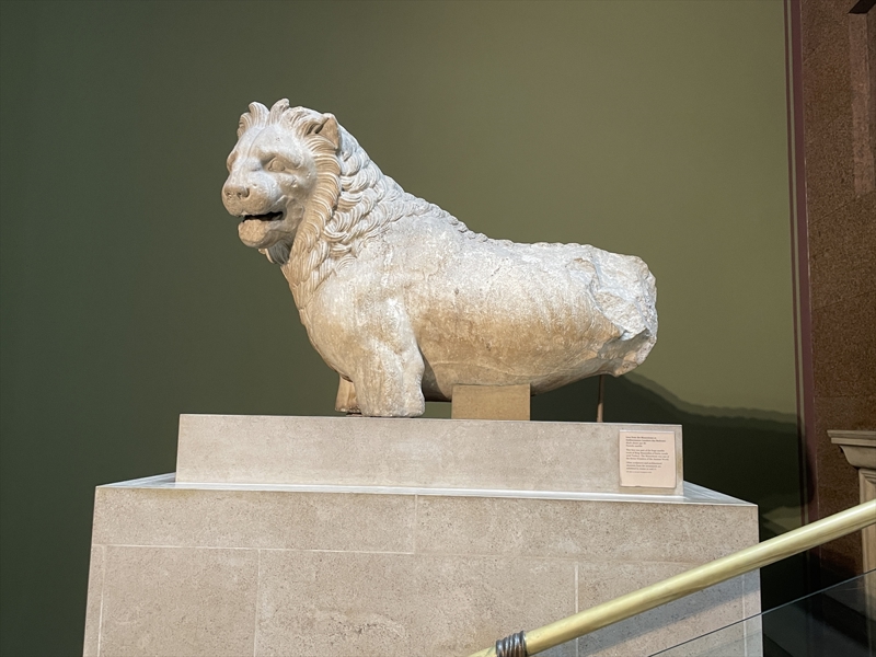 <p>Envanterinde T�rkiye'ye ait �ini, �izim, resim ve arkeolojik eserler bulundurmas� a��s�ndan Oxford �niversitesinin 350 y�ll�k Ashmoleon M�zesi de �ne ��k�yor. M�zedeki yakla��k 120 bin eserden 1700 kadar�n�n T�rkiye'den g�t�r�lm�� veya T�rkiye ile alakal� oldu�u belirtiliyor.</p>