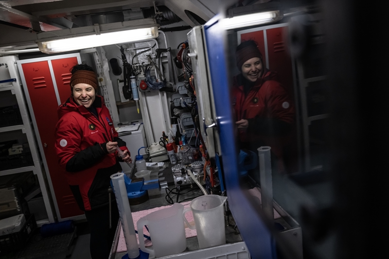 <p>te yandan seferde Arktik blgede bulunan deniz buzlarnn erimesi sebebiyle alan yeni ticaret rotalar ve bunlarn hangi dnemlerde ald ynnde de almalar yapld.</p>