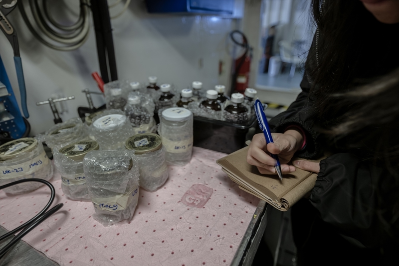 <p><b>- 'DENZCLK ANLAMINDA EN BYK RSKLERDEN BR ANA KARAYA UZAKLIK'</b></p><p><b><br></b></p><p>Uluslararas ikili i birlikleri kapsamnda Norve Uygulama Bilimleri niversitesi Denizcilik almalar Enstits'nden bilimsel aratrma seferine katlan Meri Karahalil de Tromso Liman'ndan balayp 3 bin deniz mili katederek seferi tamamladklarn ifade etti.</p>