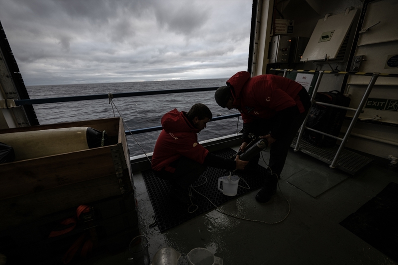 <p><b>- 'SUYUN ISINMASI BALIKLARIN YAAMLARI DA TEHDT EDYOR'</b></p><p><b>3. Ulusal Arktik Bilimsel Aratrma Seferi katlmcs Charles niversitesi Ekoloji Blm'nden Doktor retim yesi Jasna Vukic de 3. Ulusal Arktik Bilimsel Aratrma Seferi kapsamnda gerekletirdii projeye ilikin bilgi vererek, u deerlendirmeyi yapt:</b></p>