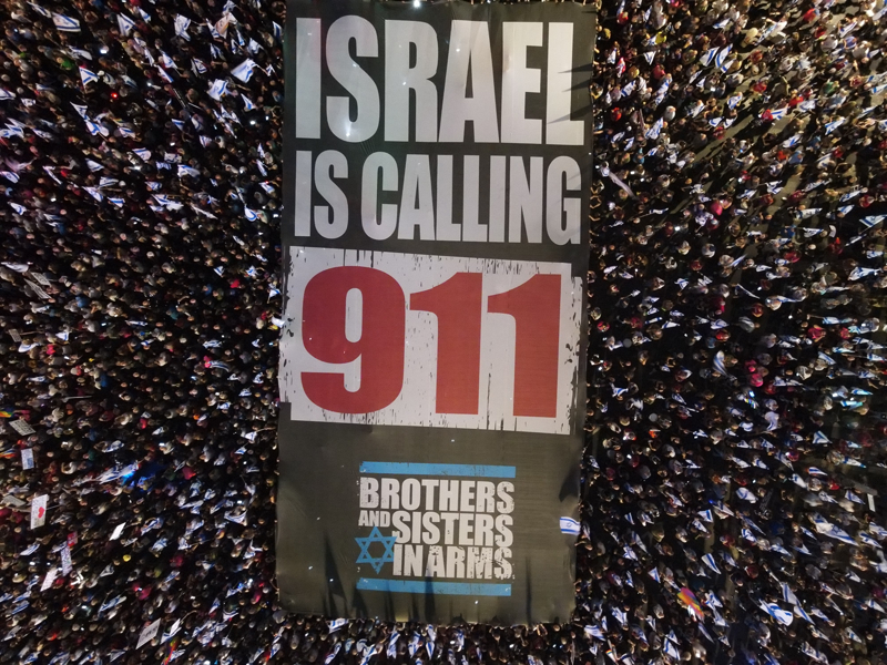 <p>- Meclis Bakannn Yksek Mahkeme'ye sert k</p><p>srail Meclis Bakan Amir Ohana, yarg dzenlemesinde Meclis'in onaylad yasay grmeye hazrlanan Yksek Mahkemeye 'yetkisinin snrlarn renmesi gerektii' uyarsnda bulunmutu.</p><p>Ohana, 7 Eyll'de yapt aklamada, 'Mahkeme ve yarglarna yetkilerinin snrlarn renmelerini tavsiye ederim. Her eye gcnzn yeteceini dnmeyin. Hibir demokraside bir erk tm yetkilere sahip deildir. Yasama bunu rendi, imdi sra sizde.' ifadelerini kullanmt.</p>