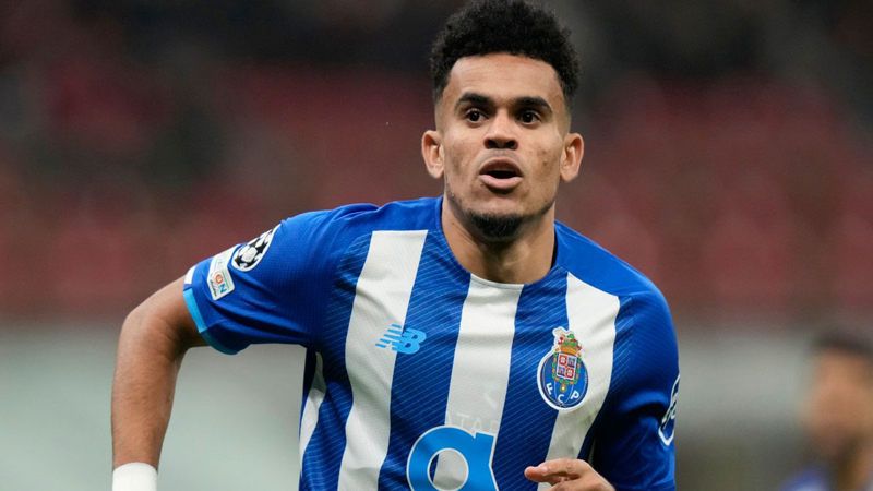 <p>PORTO - 352 MİLYON EURO</p><p>Porto geçtiğimiz günlerde Otavio'yu 60 milyon euroya Al Nassr'a göndererek tarihin en pahalı satışını yaptı. Eder Militao, Vitinha ve Luis Diaz ise diğer önemli satışlardan bazıları.</p>