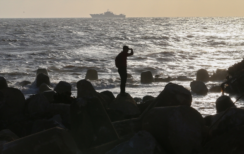 <p>Olur, 'İlk etapta Kızılayın açtığı aşevine erzak getirip faaliyete geçmesini sağladık. İnşallah devamını da getirmeyi düşünüyoruz. Burası şu anda belki de dünya tarihinde ender görülen bir afet yaşamış. O yüzden burada çalışanların hepsi özveriyle çalışıyor. Gerçekten sıkıntılı bir sahadayız.' diye konuştu.</p>
