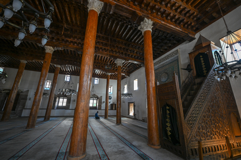 <p>Suudi Arabistan'n bakenti Riyad'da dzenlenen 45. UNESCO Dnya Miras Komitesi toplantsnda alnan kararla, Konya Beyehir Erefolu Camii, Eskiehir Sivrihisar Ulu Cami, Kastamonu Kasaba Ky Mahmut Bey Camii ile Ankara Ahi erefeddin (Arslanhane) Camii ve Afyonkarahisar Ulu Cami, Dnya Miras ilan edildi.</p>