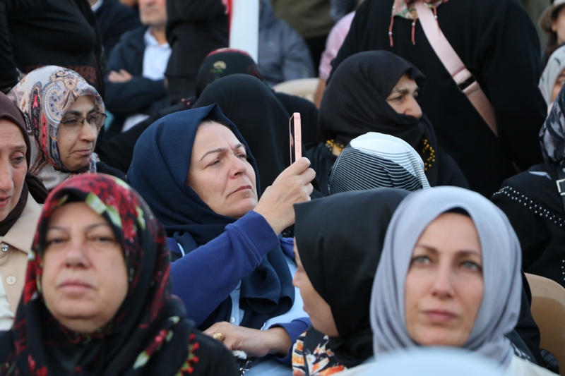 <p>Programa İl Jandarma Komutanı Tuğgeneral Emrullah Büyük, Tillo Kaymakamı Mehmet Ali Semiz, Tillo Belediye Başkanı İdham Aydın, AK Parti İl Başkanı Ekrem Olğaç, İl Müftüsü Şakir Pinal ve vatandaşlar katıldı.</p>