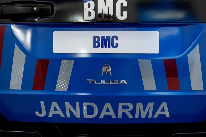 <p>G�venlik g��lerinin talepleri do�rultusunda geli�tirilen ve �retimine ba�lanan ilk ara�larla y�r�t�lecek testlerin ard�ndan seri �retime ge�ilecek. BMC, z�rhl� SUV arac� TULGA'n�n seri �retimine bu y�l ba�lamay� hedefliyor.</p>