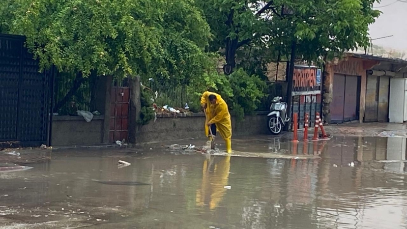 <p><b>SARI KOD UYARISI NEDİR?</b></p><p></p><p><span >Hava durumu potansiyel tehlikelidir. Tahmin edilen meteorolojik hadise olağandışı olmamakla birlikte, meteorolojik şartlardan etkilenebilecek faaliyetler konusunda dikkatli olunmalıdır.</span><br></p>