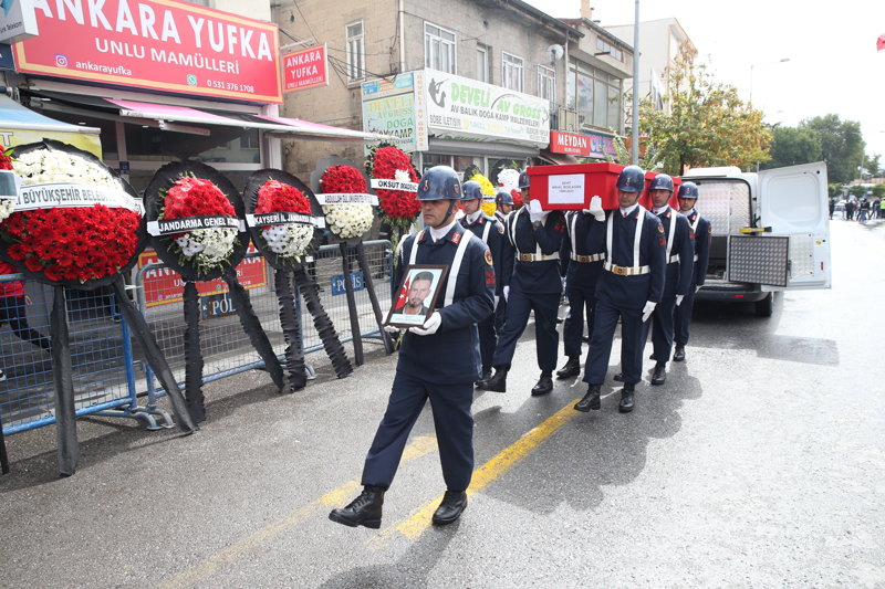 <p>Anne Bozla�an, 'Sen beni �zmedin, Allah da seni �zmesin' diyerek g�zya�� d�kt�.</p>