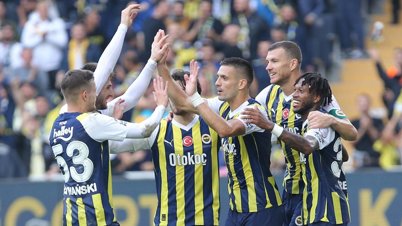 <p>1- FENERBAHÇE</p><p><br></p><p>Temsilcimiz Fenerbahçe 7 maçını da kazandı ve 21 puanla 1. sırada yer alıyor.</p>