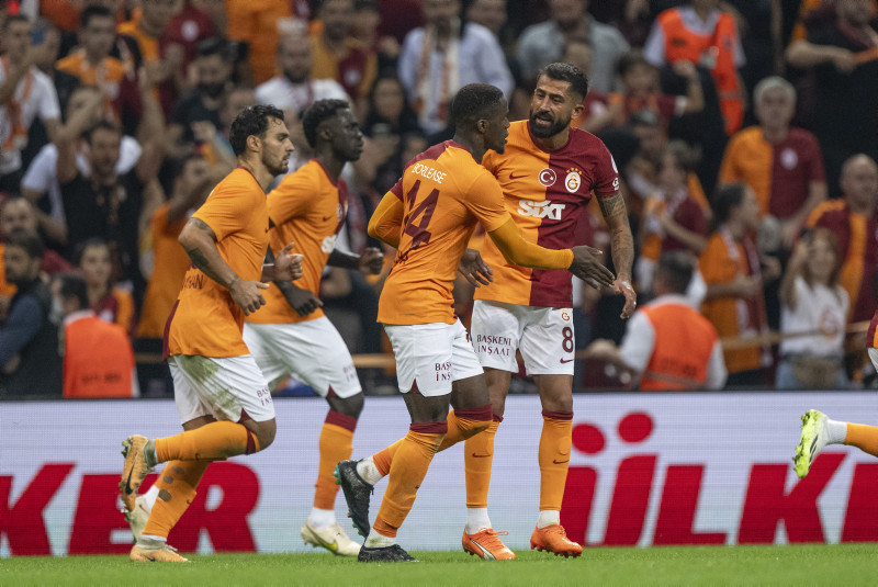 <p>6-GALATASARAY</p><p><br></p><p>Temsilcimiz Galatasaray ligde 6 galibiyet ve 1 beraberlik alarak hiç yenilmedi ve 6. sırada yer aldı.</p>