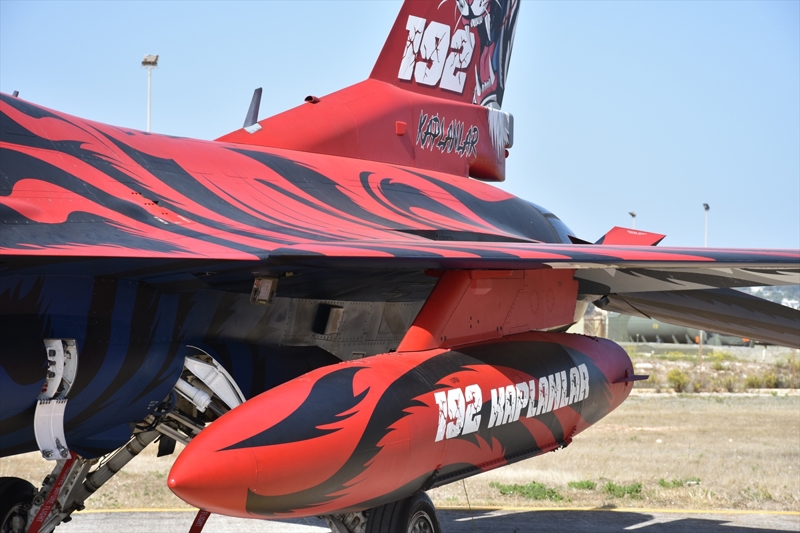 <p><b>'GÜZEL SONUÇLAR ELDE ETTİK'</b></p><p>AA muhabirinin yerinde takip ettiği tatbikatta, Türk F-16'larının hem yeni kaplan desenleri hem de Türk pilotlarının tatbikattaki performansıyla göz doldurduğu öğrenildi.</p>