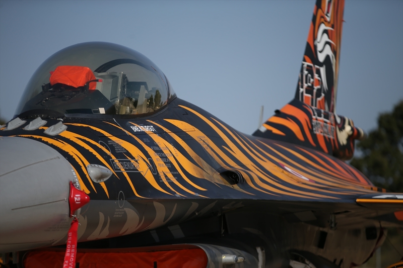 <p>Tatbikata, Türk Hava Kuvvetlerinin Balıkesir'deki 9. Ana Jet Üssü'nde görevli kaplan simgeli 3 adet F-16 uçağı ve 49 personel katılıyor.</p>