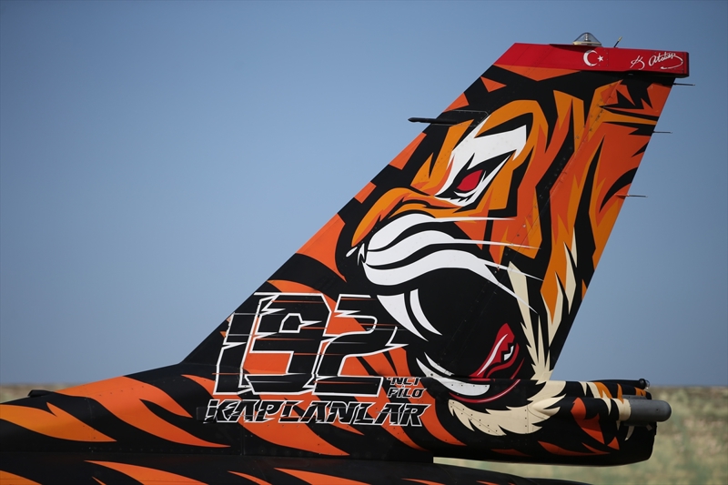 <p>İtalya'nın güneydoğusunda Gioia del Colle'deki Antonio Ramirez hava üssünde 2 Ekim'de başlayan ve 13 Ekim'e kadar sürecek söz konusu tatbikatta, 13 ülkeden farklı tiplerde yaklaşık 80 uçak ile 2 bin personel görev alıyor.</p>