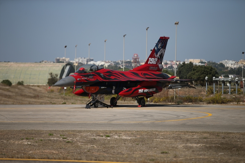 <p>Tatbikata katılan Türk birliğinin Komutanı Hava Pilot Albay Ali Yaman, AA muhabirine yaptığı açıklamada, '29 Eylül'de İtalya Gioia del Colle üssüne intikalimizi tamamladık. Geçen hafta bütün görevlerimizi başarılı ve emniyetli bir şekilde tamamladık. Güzel sonuçlar elde ettik. Yine önümüzdeki hafta da görevlerimize devam ediyoruz.' dedi.</p>