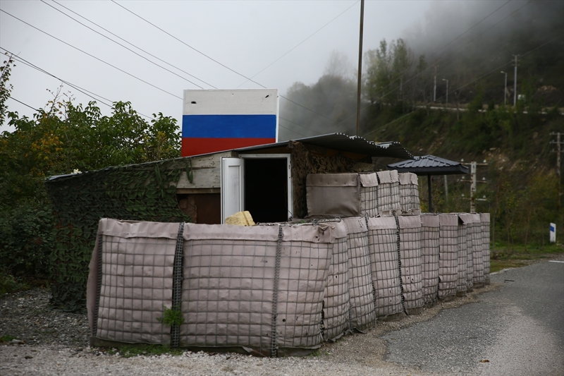 <p>Üçlü bildiride, Rus güçlerinin bölgedeki görev süresinin 10 Kasım 2025'te biteceği yazıyor ancak bölgede oluşan yeni durum gereği bu sürenin daha kısa olacağı belirtiliyor.</p>