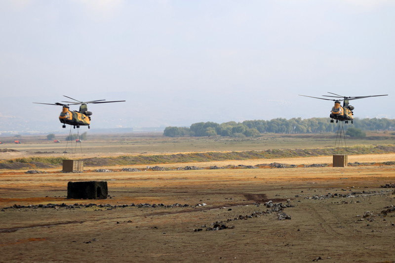 <p>Tatbikat, 10 �lkenin bayra��yla yap�lan sayg� atlay��� ile sona erdi.</p>