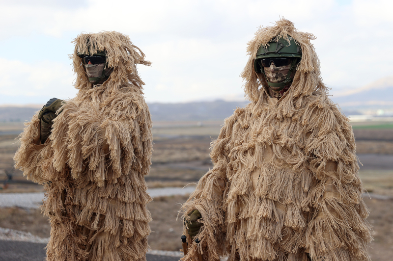 <p>Azerbaycan, G�rcistan, Pakistan, Libya, �spanya, �talya ve �zbekistan'�n kat�l�m sa�lad��� tatbikatta, Birle�ik Krall�k ve Bahreyn g�zlemci bulundurdu.</p>