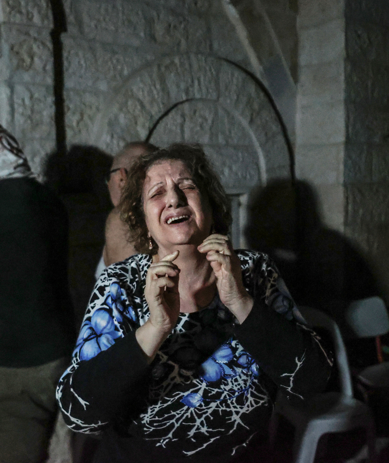 <p>Yerinden edilen y�zlerce Filistinlinin s���nd��� kilisede �srail sald�r�s� sonucu '�ok say�da ki�inin �ld��� ve yaraland���' aktar�ld�.</p>