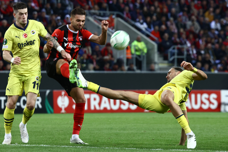 Sarı-lacivertlilerin en çok konuşulan transferlerinden biri de <a href='#0' target='_blank'>Ryan Kent</a> oldu.