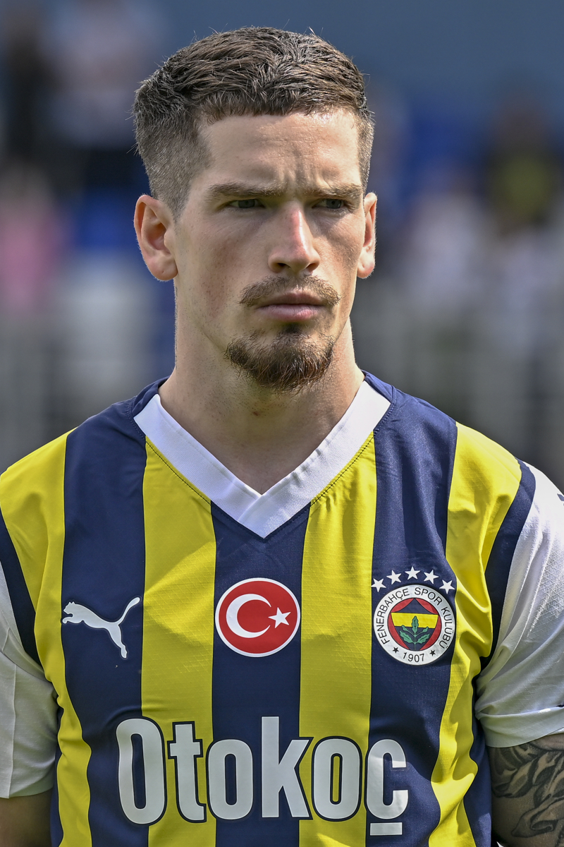 <a href='#0' target='_blank'>Fenerbahçe</a>, <a href='#0' target='_blank'>İngiliz</a> kanat oyuncusuyla 4 yıllık sözleşme imzaladı ancak <a href='#0' target='_blank'>İngiliz</a> futbolcu sarı-lacivertli kulüpteki kariyerine istediği başlangıcı yapamadı.
