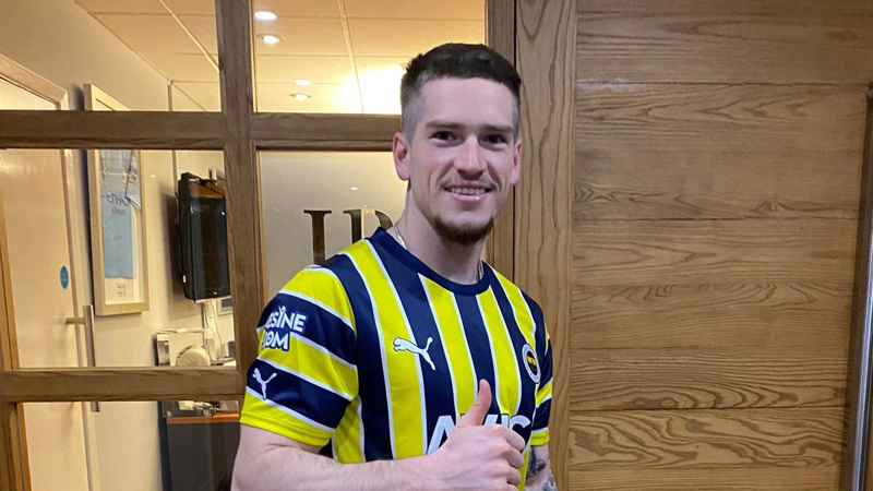 <p>Ryan Kent bu sezon Fenerbahçe formasıyla 10 maçta süre aldı. Yıldız futbolcu, 1 gol ve 2 asist kaydederek 3 gole direkt katkıda bulundu.</p>