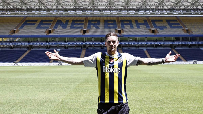 <p><b>KİRALAMA TEKLİFİ YAPILACAK</b></p><p>İngiliz basınına yansıyan haberlere göre; Sheffield, 26 yaşındaki kanat için ocak ayında Fenerbahçe'ye kiralama teklifinde bulunacak.</p>