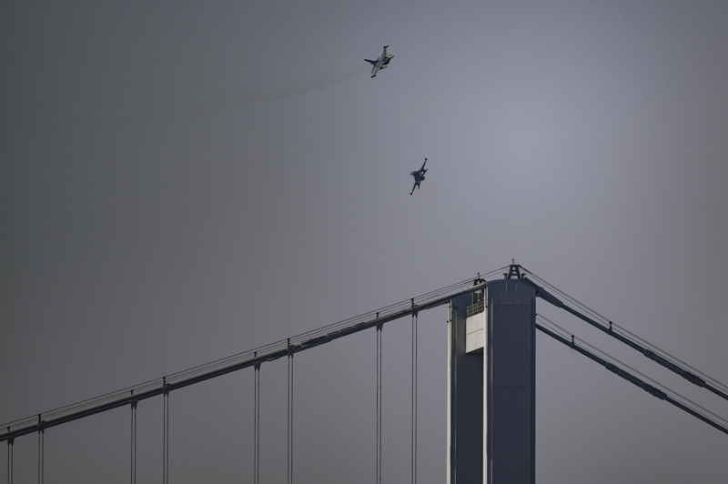 <p>Bo�az'a gelen vatanda�lar, jetlerin provas�n� ilgi ve heyecanla takip etti.</p>