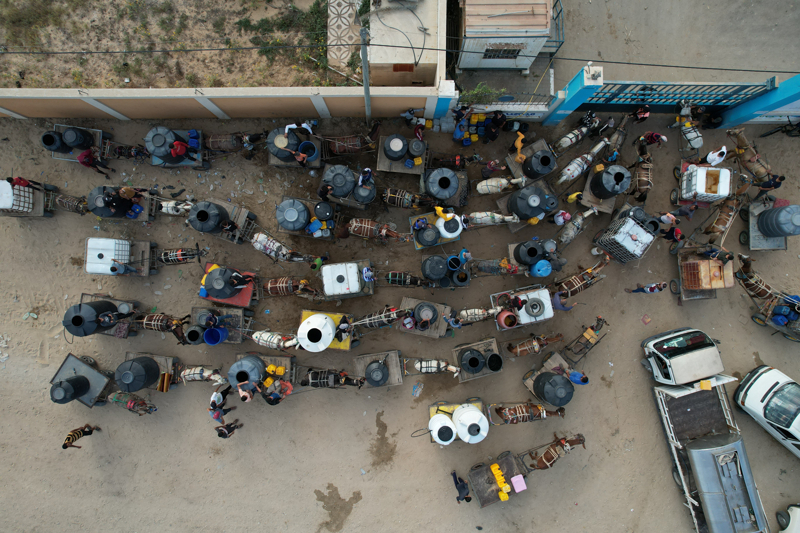 <p>Bunun �zerine Filistinliler, su doldurabilmek i�in Deyr Belah b�lgesinde bulunan tesise ak�n etti.</p>