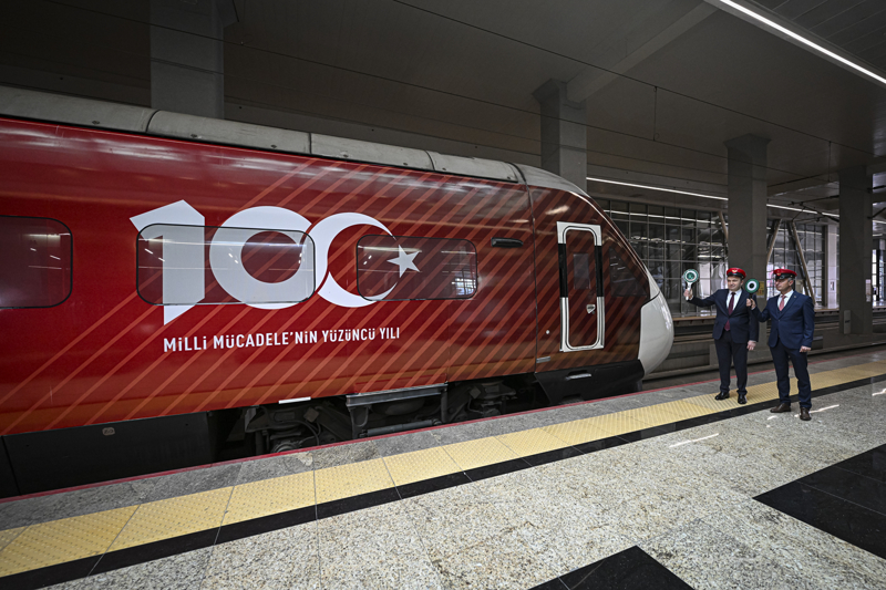 <p>Cumhuriyet'in, Filistin gibi mazlum �lkelere model oldu�una da de�inen Kazanc�o�lu, 'Filistin halk�n�n k�sa s�rede kendi refahlar�na ve milletlerinin bayraklar�na kavu�mas�n� diliyorum.' de�erlendirmesinde bulundu.</p>