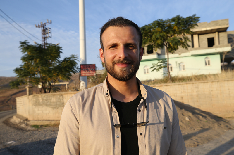 <p>Mahmut ehitolu da kylerine yaplan saldrdan 10 yl sonra dnyaya geldiini ve vatan akyla bytldn belirtti. <span >'Byklerimizden aktarld gibi bizden de kklerimize bu vatan akn anlatacaz.' diyen ehitolu, Cumhuriyet'in 100. yl dnmn kutlad. </span></p><p>Abdullah ehitolu da Trkiye'nin yeni yzylnda bu bayra gndere ektikleri iin mutlu olduklarn kaydetti.</p>