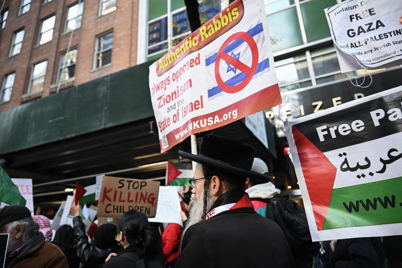 <p>Göstericiler saatlerce mazlum Gazze halkı için bütün dünyaya adeta haykırdı.</p>