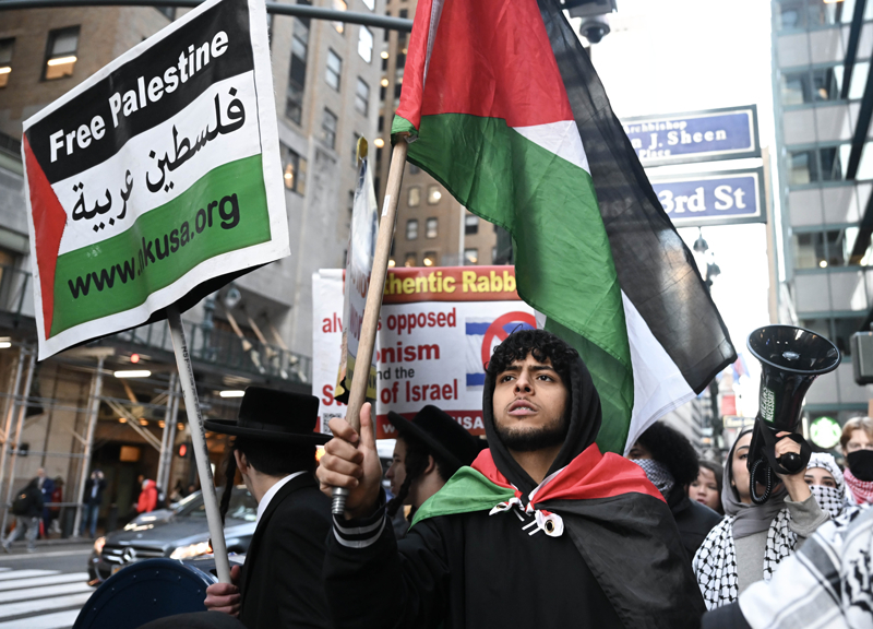 <p>Gazze'ye özgürlük mesajları gösteri boyunca yüksek sesle dillendirildi.</p>