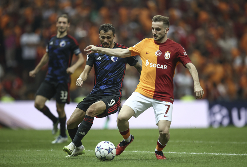 <p><b>ELETR OKLARININ HEDEFNDE</b></p><p>19 mata forma giyen tecrbeli oyuncu 5 gol, 7 asistle tam 12 gole dorudan katk salamay baard. Ancak Kerem Aktrkolu son dnemde sar-krmzllarn bir blm tarafndan zellikle yararlanamad pozisyonlar sebebiyle eletiri oklarnn hedefindeki isme dnt.</p>