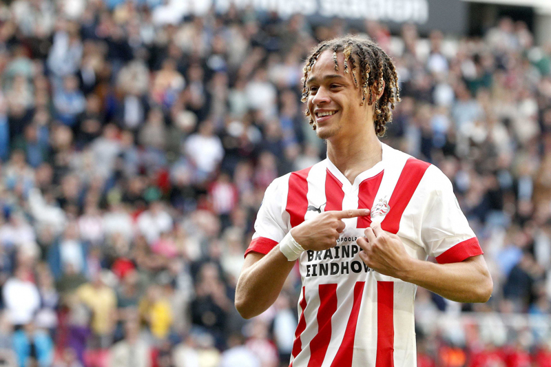 <p><b>XAVI SIMONS</b></p><p>Gelecein en byk yldz adaylarndan biri olan Hollandal futbolcu da Tadic gibi 15 kez gol ncesi son pas verdi.</p>