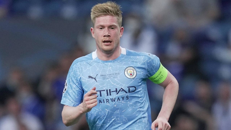 <p><b>KEVIN DE BRUYNE</b></p><p>'Pas' denince akla gelen Belikal sperstarsz liste olmaz... 2023 yl takviminde 17 gol pas vererek ald sreyle balantl olarak 0.59'luk en iyi ortalamay tutturdu.</p>