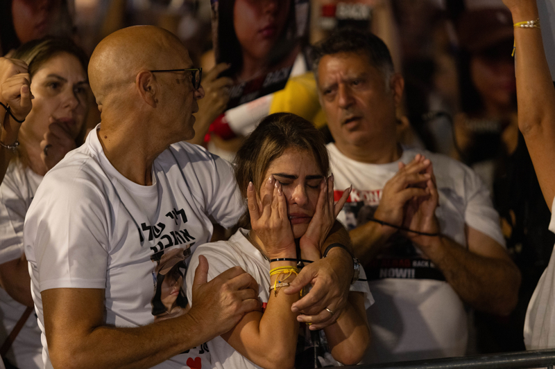 <p>srail ordusu, Gazze'de binlerce yaral ile sivilin bulunduu en byk salk tesisi olan ifa Hastanesini, Nasr ocuk Hastanesini, El-Ehli Baptist ve Trk-Filistin Dostluk hastanelerini, tahliyeye zorlad Filistin Kzlayna bal Kuds ve Endonezya hastanelerinin evresini vurdu.</p>