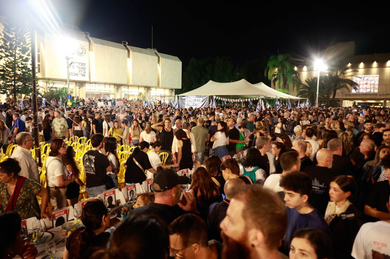 <p>Kassam Tugaylar'nn elinde 242 srailli esir bulunduu belirtiliyor.</p>