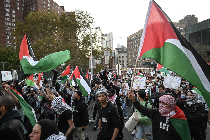 <p>Gstericiler ABD hkmetinin skandal kararna da tepki gsterdi</p>