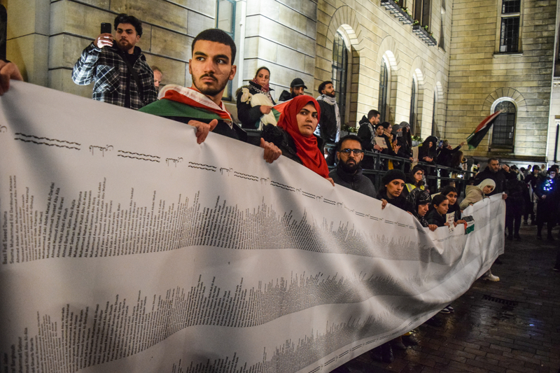 <p>Gazze'de öldürülen 11'den fazla insan saygıyla anıldı.</p>