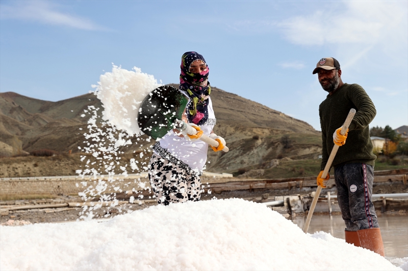<p>Yılmaz, ürünlerinin sürekli olarak analizini yaptırdıklarını ve mineral değerinin gayet iyi olduğunu sözlerine ekledi.</p>